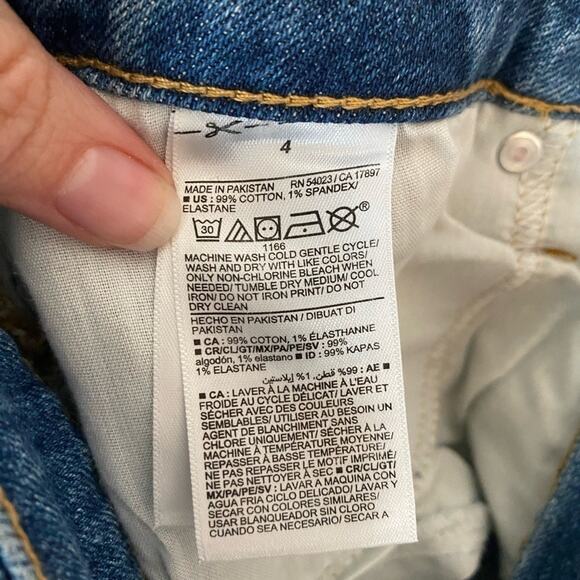 OLD Navy Women's 4 High-Rise O.G. Straight Secret-Smooth Pockets Ripped Cut Offs - Picture 6 of 8